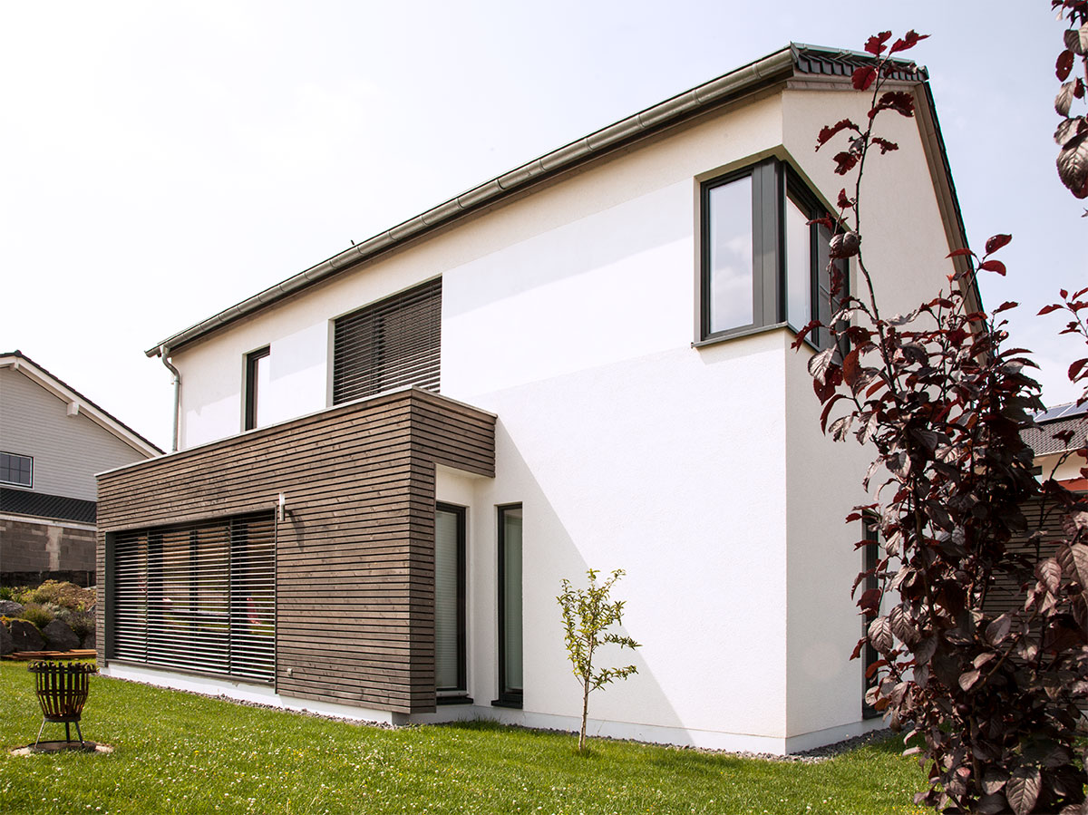 Holzbau-Dahm, Referenz, Holzrahmenbau, Einfamilienhaus, Holzhaus, oekologisch Bauen, saegeraue Leistenschalung